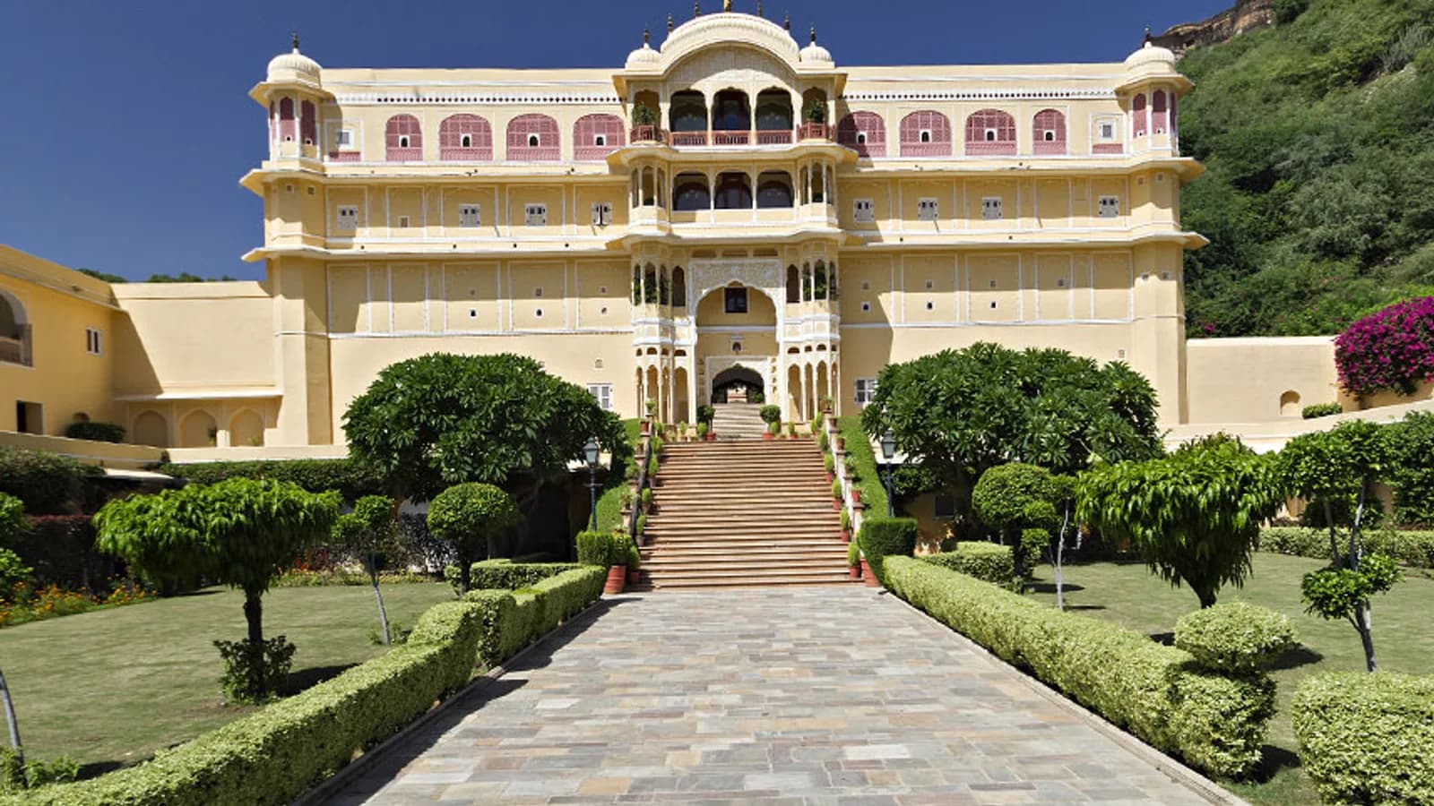 Taxi from Jaipur Airport to Samode Palace